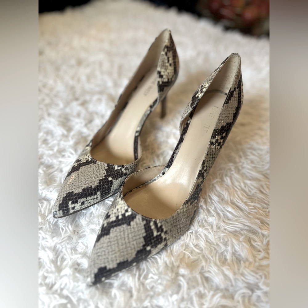 Nine West Snakeskin Closed Toe Heels - NWOT